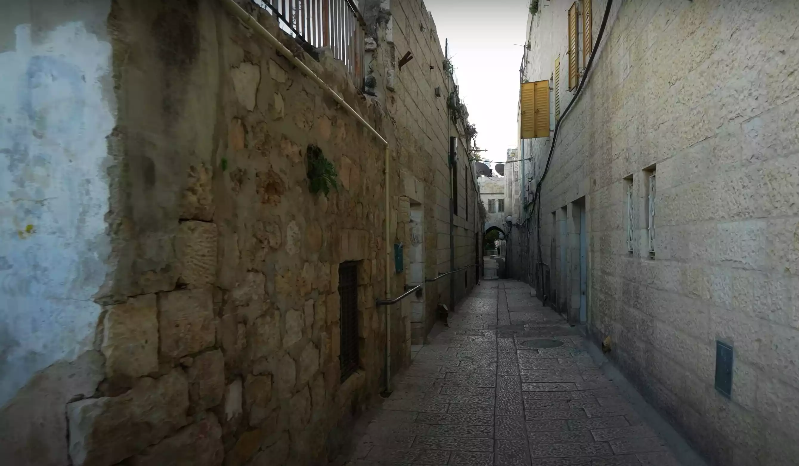 Jerusalem's-Old-City-winding-streets-and-timeless-structures