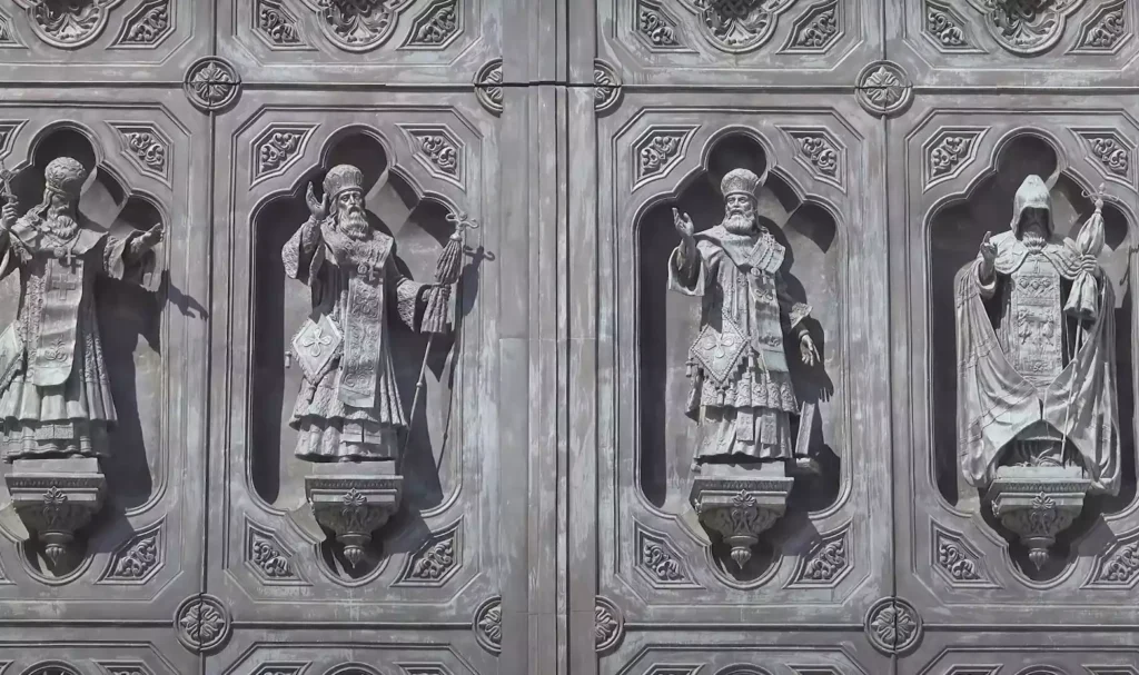 Patriarchate of Moscow: Intricate golden door carvings of the Patriarchal Cathedral in Moscow, the Patriarchate's headquarters.